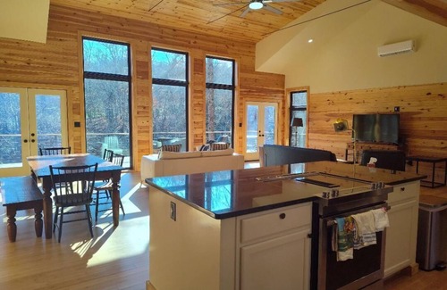 Faber Cabin | New Cabin Right on The Rockfish River! Peacefull River Sounds, Stunning views!