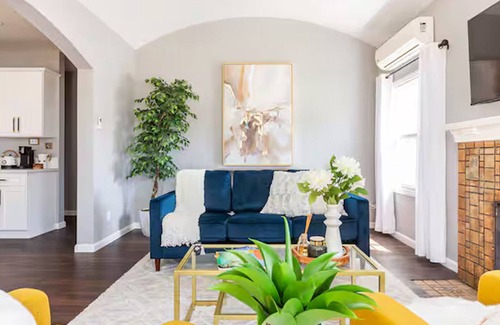 East Los Angeles House | NEW Casita Azul in East LA