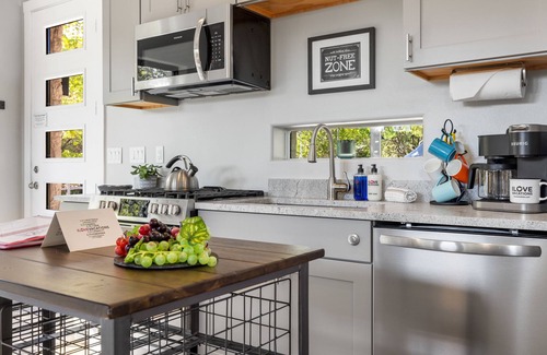 Dripping Springs House | New Casita in Deer Creek Area- Pets Welcome!