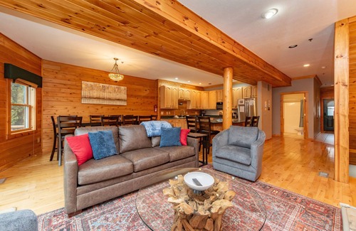 McHenry House | New! Cedar Shores Villa #06: Lakefront, Hot Tub!