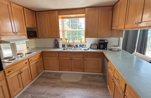 Hope Cottage | New! Charming Blue Haven Cottage with Amazing Lake Pend Oreille Views!