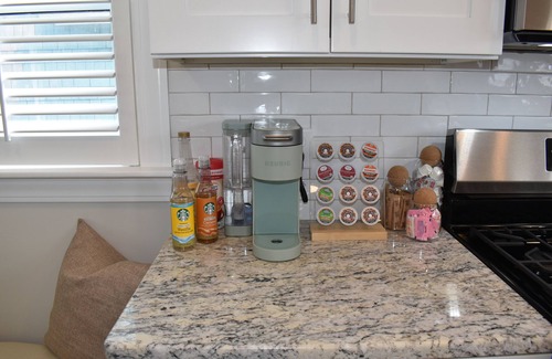 Bayside Apartment | NEW Charming Walk to beach 2-bedroom Coastal Home
