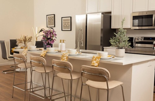 McAllen House | New Chic Mid-Century Modern 3BR Home in Central Mcallen perfect for getaway