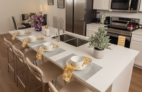 McAllen House | New Chic Mid-Century Modern 3BR Home in Central Mcallen perfect for getaway