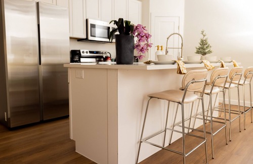 McAllen House | New Chic Mid-Century Modern 3BR Home in Central Mcallen perfect for getaway
