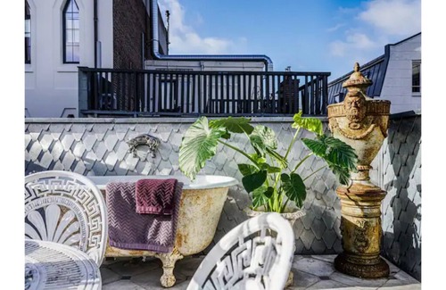Old Town Apartment | NEW! Chique Salon de Franz - with large terrace