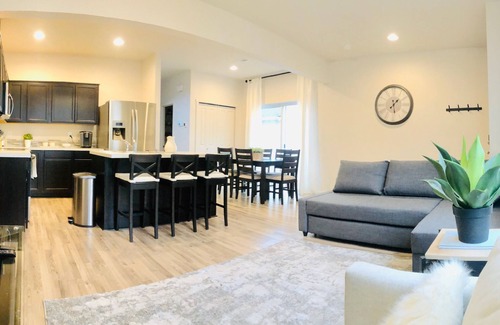 Evergreen House | New, clean and modern home in a quiet neighborhood BLR-83988