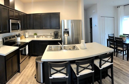 Evergreen House | New, clean and modern home in a quiet neighborhood BLR-83988