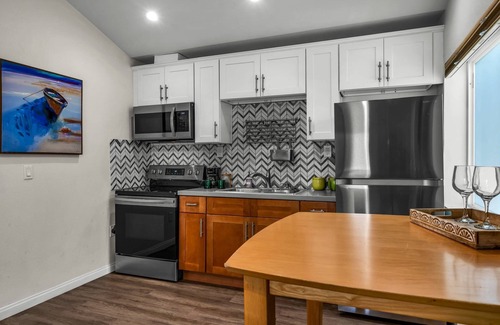 Valley Glen Apartment | New! Coldwater Modern Studio Guest House