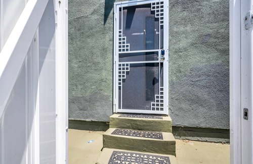 Valley Glen Apartment | New! Coldwater Modern Studio Guest House
