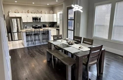 DeSoto House | NEW Comfy, spacious, Modern