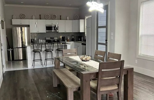 DeSoto House | NEW Comfy, spacious, Modern