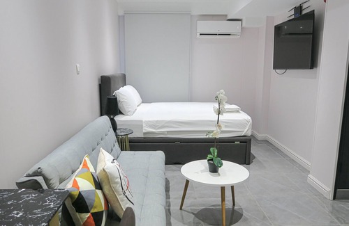 Somerset Apartment | NEW Comfy Studio Apt/Wifi @ City/ Somerset Area