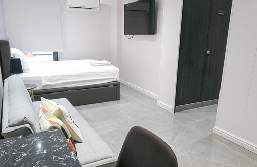 Somerset Apartment | NEW Comfy Studio Apt/Wifi @ City/ Somerset Area