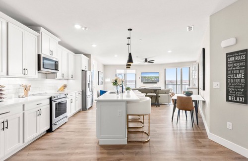 Village of Four Seasons Condo | NEW Condos! 7Bed/7Bath- 3 MasterSuites & Pool! 4DE