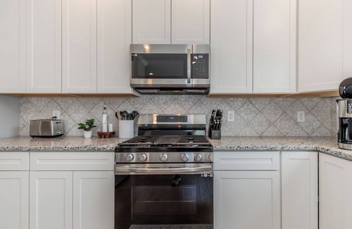 Karns House | New Construction with East Tn Decor, close to UT/Downtown/West Knoxville