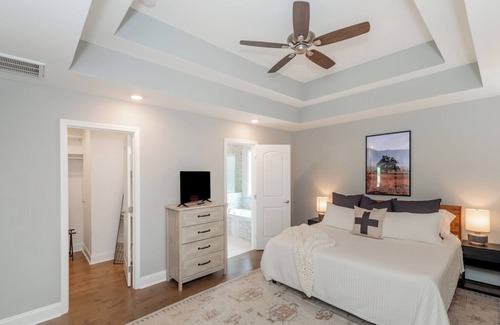 Karns House | New Construction with East Tn Decor, close to UT/Downtown/West Knoxville