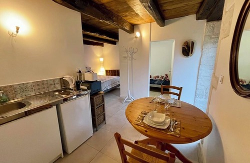 Sainte-Alauzie Apartment | New cosy gîte with swimming pool in the south of the Lot