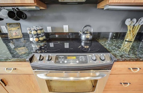 East Market District Apartment | NEW! Cozy Art Deco Condo | Vibrant NuLu District!