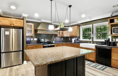 Crossville Cabin | NEW! Cozy Cove Escape - Lakeside Retreat