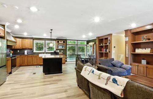 Crossville Cabin | NEW! Cozy Cove Escape - Lakeside Retreat