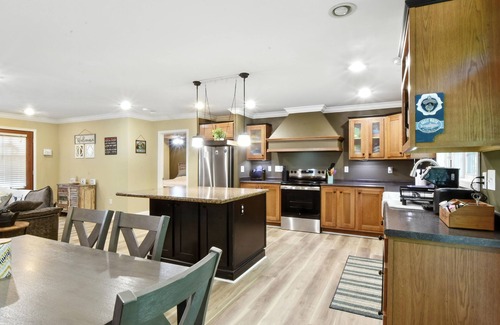 Crossville Cabin | NEW! Cozy Cove Escape - Lakeside Retreat