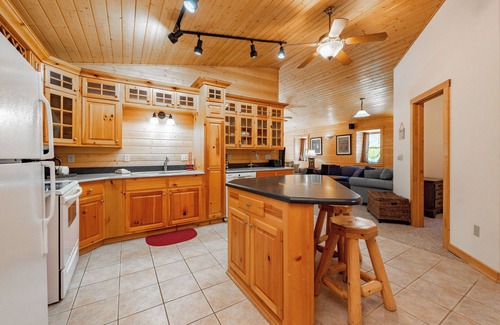 McHenry House | New! Cozy Dog Friendly Retreat w/Hot Tub & Views