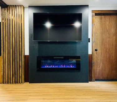 Tamworth Ski Chalet | NEW! Cozy & Modern A-Frame in the woods w/HOT TUB