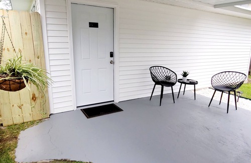 Slidell House | New, Cozy & peaceful stay, 30 minutes from New Orleans. Family and pet friendly!