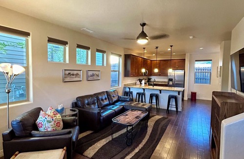 Flagstaff House | New & Cozy Presidio Retreat! Mins to Downtown, Trails & NAU!
