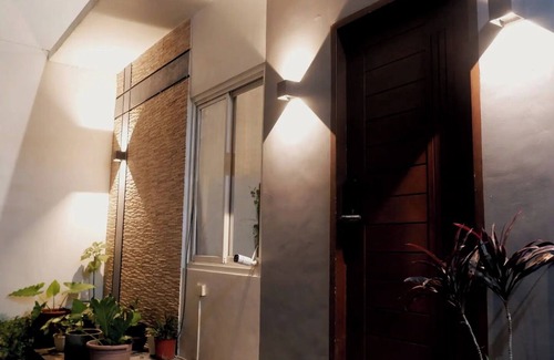 Balibago Villa | New Cozy Villa near Clark Freeport Zone. 5 minutes drive to malls, resto, others