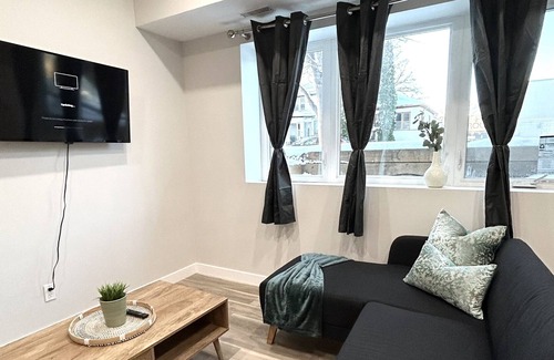 Winnipeg House | New&CozyBasement suite|Free Parking