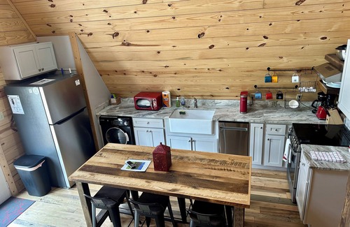 Clarkson Cabin | ❄️✨ NEW Custom A-Frame cabin near Mammoth Cave and <1 mi to Nolin Lake