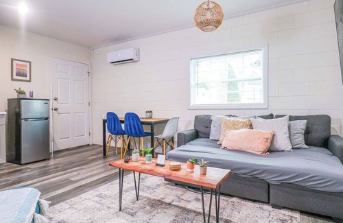 Orlando Apartment | NEW Designed Apt 2023 NrUCF PETSOk PrivateEntry