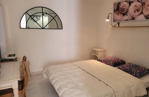 Gigean Cabin | New detached house, garden level, very bright, with pergola