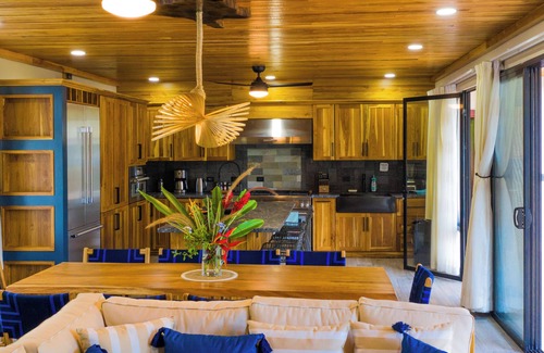 Savegre House | New DIRECT BEACHFRONT-7BR,7bath-close to Manuel Antonio, Dominical, whale’s tail