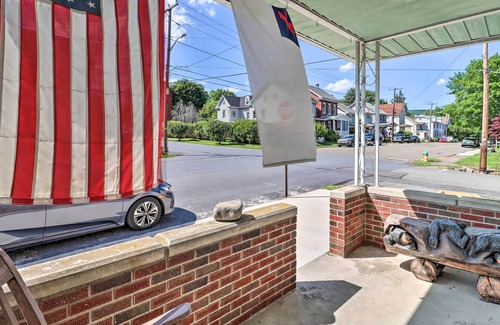 Jim Thorpe House | NEW! Dog-Friendly Jim Thorpe Townhome w/ Fire Pit!