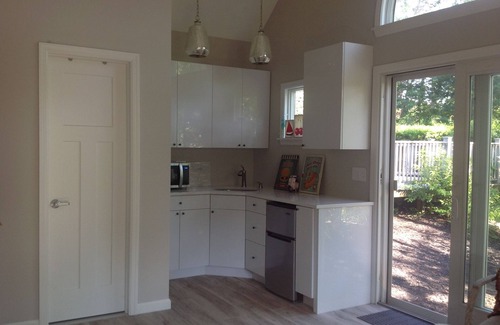 Hampton Bays Cottage | New Duplex Apartment