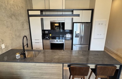 Downtown Halifax Apartment | *NEW Elegant 1B/1B Downtown Halifax