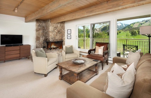 Aspen Condo | New!Enjoy amazing views of Aspen Ski areas from this quiet 3/3 two level condo.