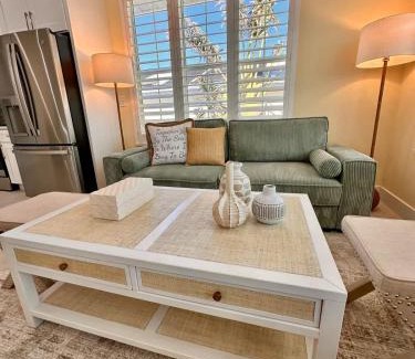 Mid Island House | New everything walk to BEACH