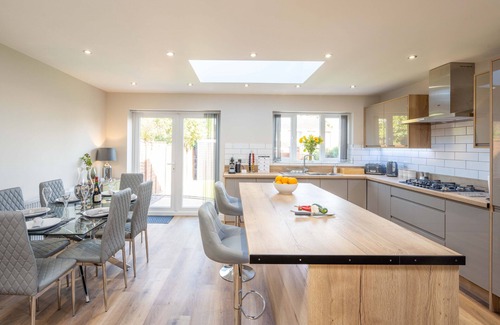 Seisdon House | *New Exclusive* Luxury spacious 6-bed, sleeps 14- Solihull,JLR, NEC, Birmingham