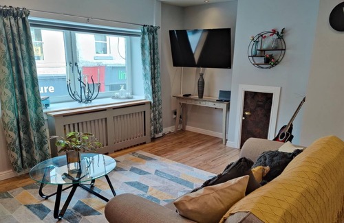 Dunfermline House | NEW Fabulous 2BD Maisonette Dunfermline, Fife