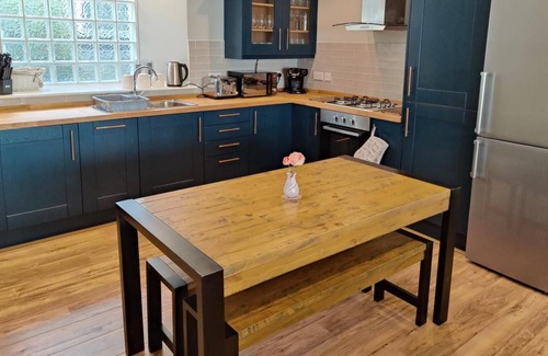 Dunfermline House | NEW Fabulous 2BD Maisonette Dunfermline, Fife