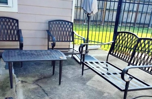 Broadmoor House | NEW Fabulous, Cozy Home, 3bed, Workspace, Jetted tub, near LSU