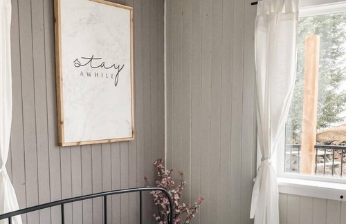 Lone Butte House | NEW!!! Fall/Winter Getaway on the shores of Horse Lake