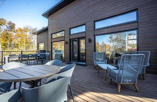 La Conception Ski Chalet | NEW Family Chalet for 12 people and Spa Mont Tremblant