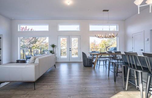 La Conception Ski Chalet | NEW Family Chalet for 12 people and Spa Mont Tremblant