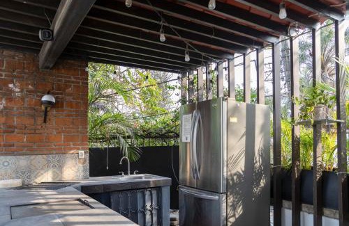 Cuernavaca House | New Family Home with Pool Jacuzzi & Fronton