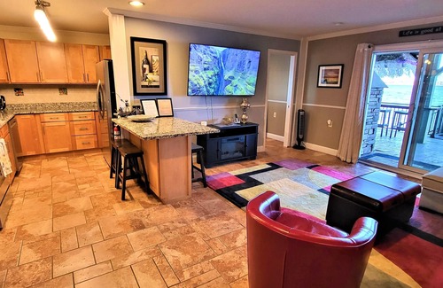 Malta Condo | New-First floor lakefront, 160 ft dock, 2 minutes to Browns Beach & Restaurants!